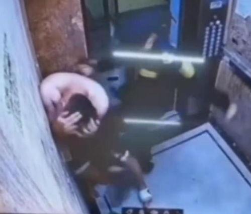 吃瓜打架被揍视频,视频记录惊人一幕