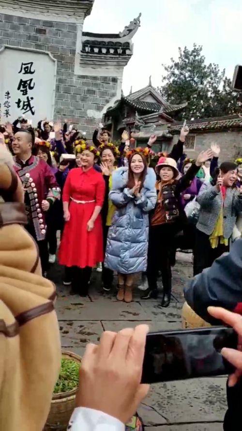 网红大爷跳的快四舞,舞动人生新风采