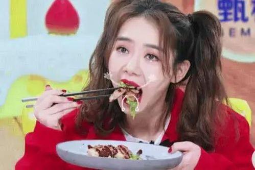 戚薇吃蜜瓜