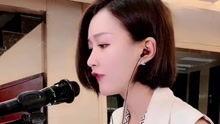 潮汕女网红弹钢琴唱歌,演绎古典与现代的完美融合