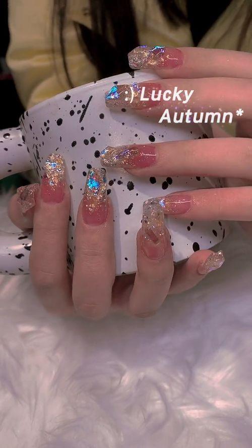 网红同款美甲图片,跟随潮流，打造个性指尖风采